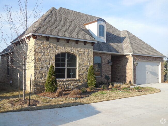 Building Photo - Two Bedroom, Two Bathroom w Study Home in...
