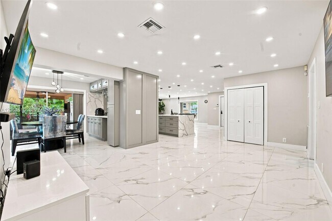 Photo - 821 Ramblewood Dr