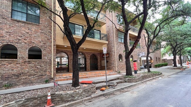 Photo - 1908 San Antonio St Unit 202
