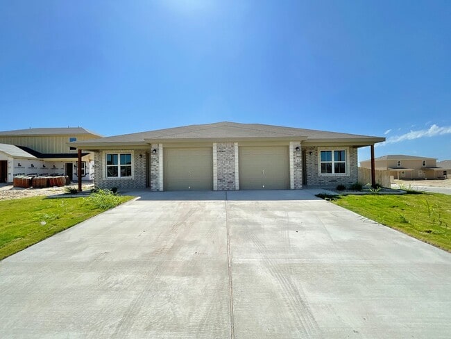 Building Photo - 1712 Castroville Trl Rental