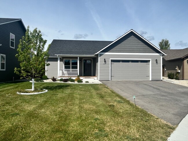 Building Photo - Beautiful 3 Bed / 2 Bath Single-Level Hamilton Home with Mountain Views