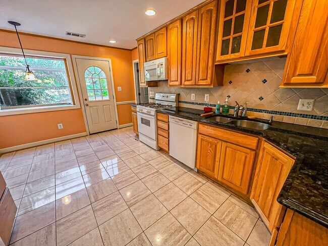 Photo - Cheerful 3 Bedroom 2 Bathroom With Office ...