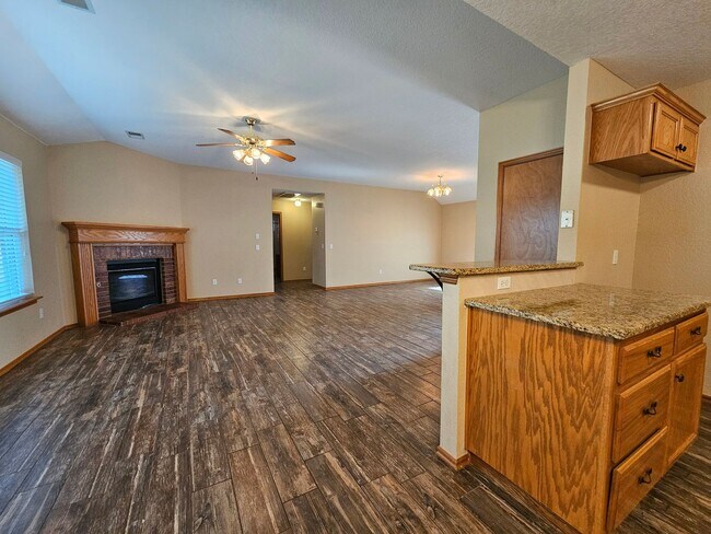 Photo - (3) Bed/(2) Bath in Tecumseh Ridge Addition Avail NOW! Pets Negotiable.