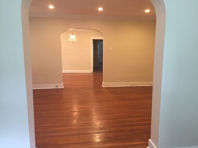 Photo - 2528 Beechwood Blvd