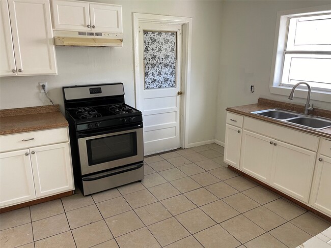 Photo - 3519 Amos St