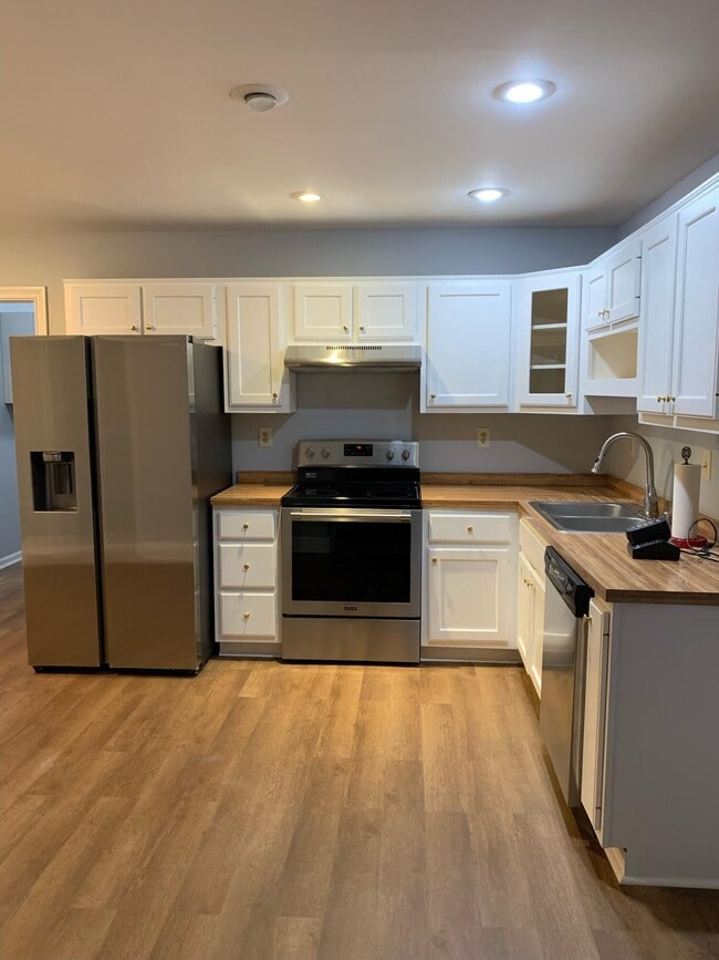 Photo - 929 Woodglen Ct