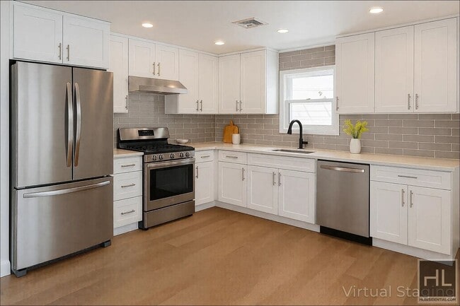 Photo - LAMPORT BOULEVARD Unidad 1