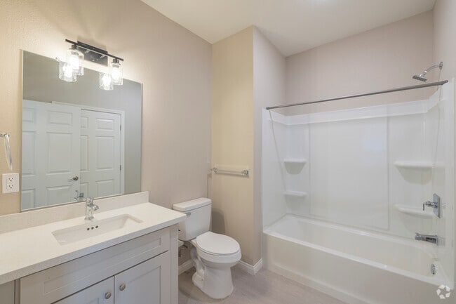 1BR, 1BA - 580 SF - Bathroom