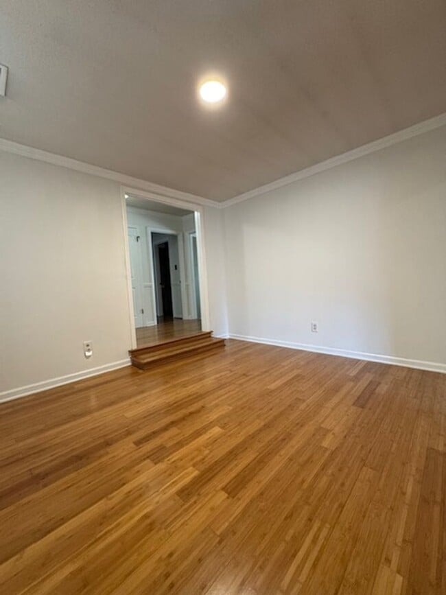 Photo - 305 Glen Oak Dr