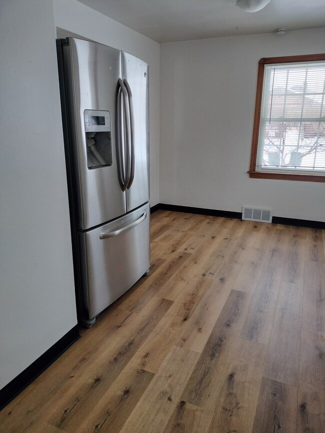 Photo - 8306 Essen Ave Unidad 1 (Lower)