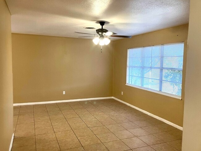 Photo - 1112 Northwood Dr