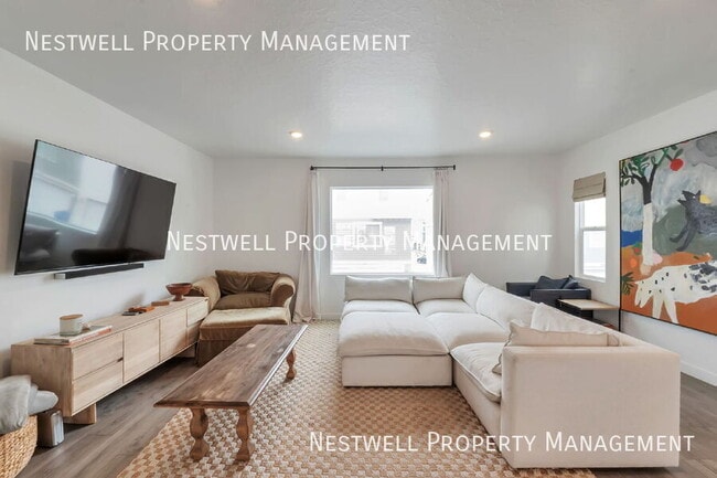 Photo - 1123 E Hatch Row