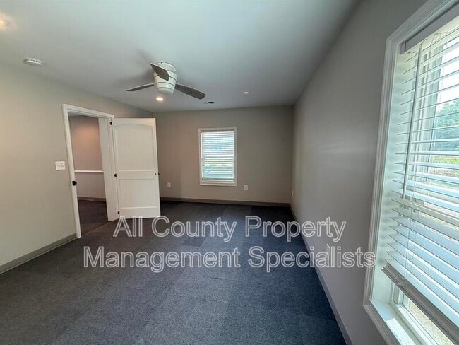 Photo - 1301 Pineview Dr