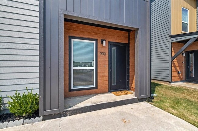 Photo - 990 Boardwalk Ave