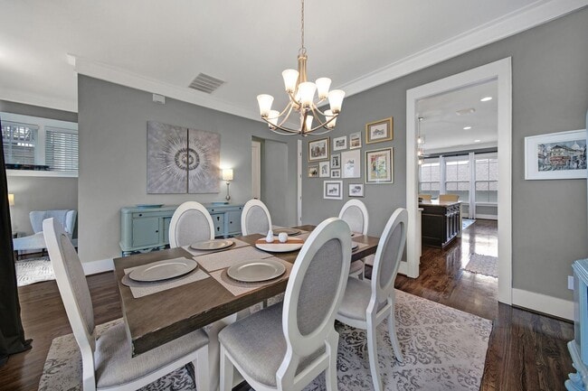 Photo - 324 Mariemont Way