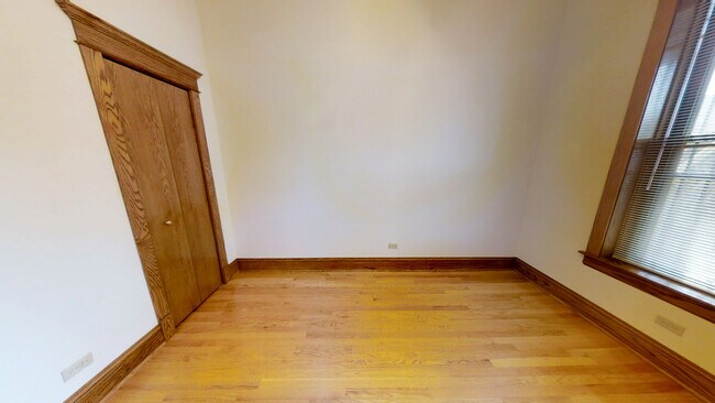 1139 W Webster Ave