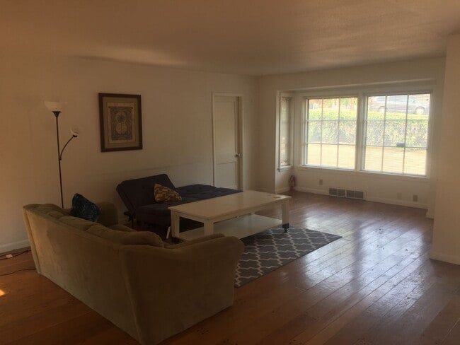 Photo - Lewis & Clark Law School International Students ONLY Unidad Room 2