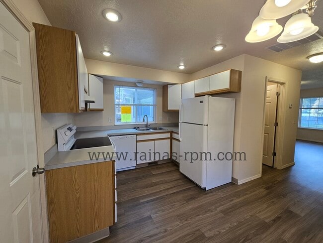 Photo - 1885 N Allumbaugh St