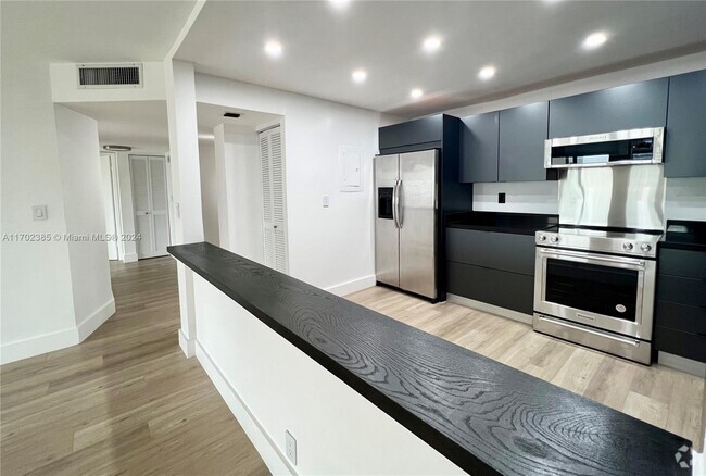 Building Photo - 1901 Brickell Ave Unit #B1613 Rental