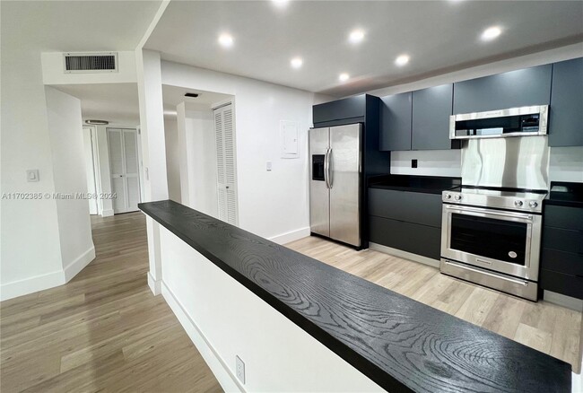 Building Photo - 1901 Brickell Ave Unit #B1613 Rental