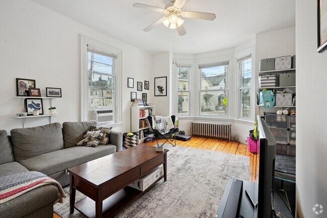 Building Photo - 67 Concord Ave Unit 1 Rental