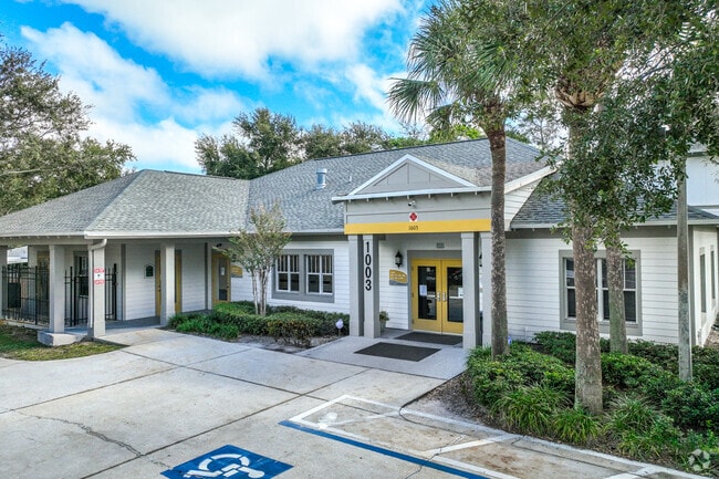 Leasing Center - Palmetto on West