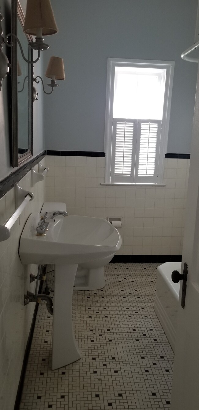 Photo - 731 W Charlton St