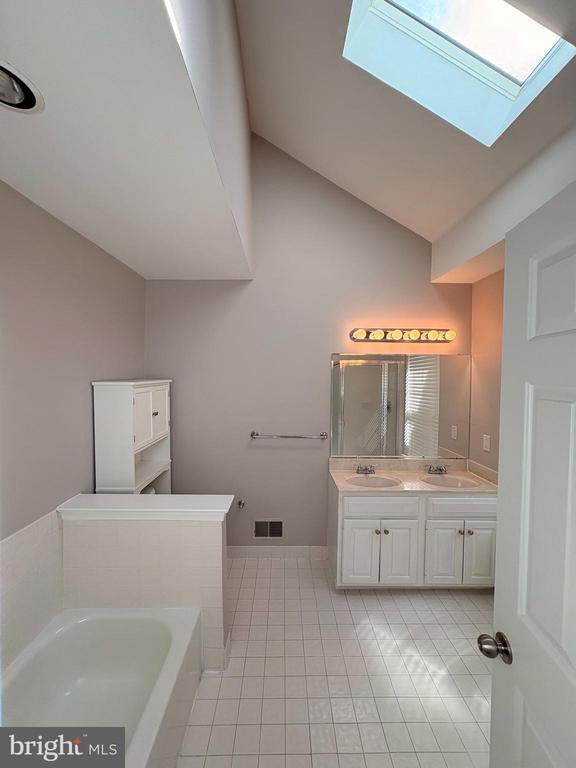 Photo - 905 Kennedy Ct
