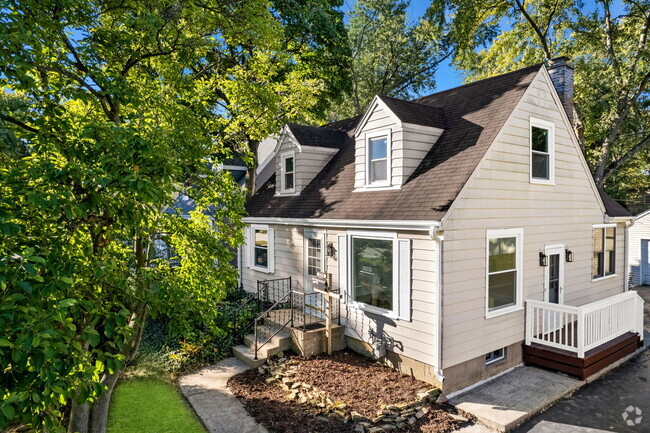 Building Photo - 1552 McCraren Rd Rental