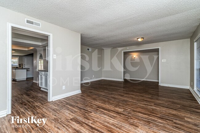 Photo - 4913 Alta Oaks Ln