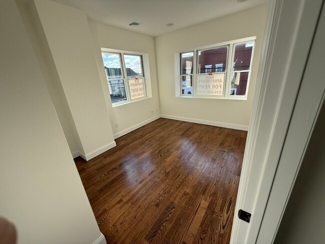 Building Photo - 272 Broadway Unit B