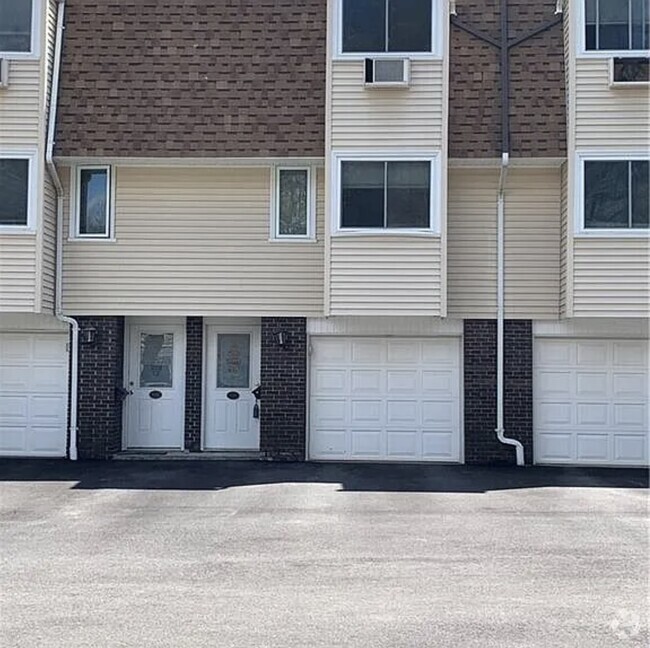 Building Photo - 93 Chestnut St Unit apt F