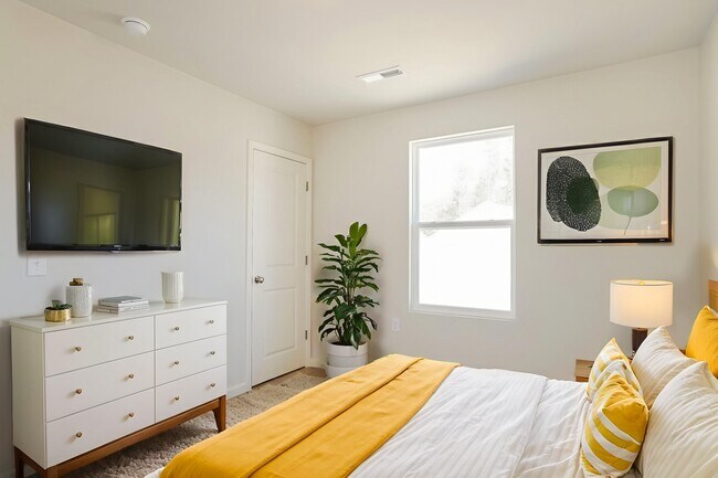 Photo - 684 Savanac St SE