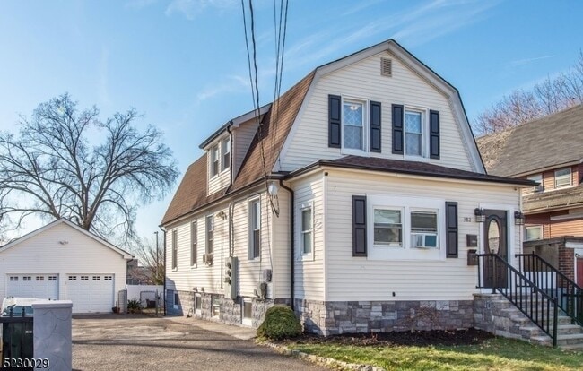 Building Photo - 382 Marion St Unit 1-1 Rental