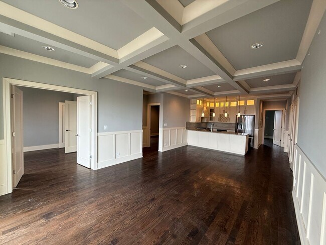 Photo - Luxury 3BR/2BA Condo – Prime Hyde Park Location, Modern Finishes