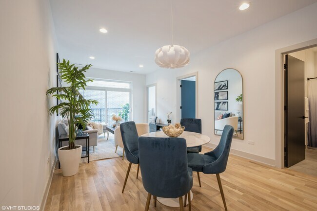 Photo - 2500 N Halsted St