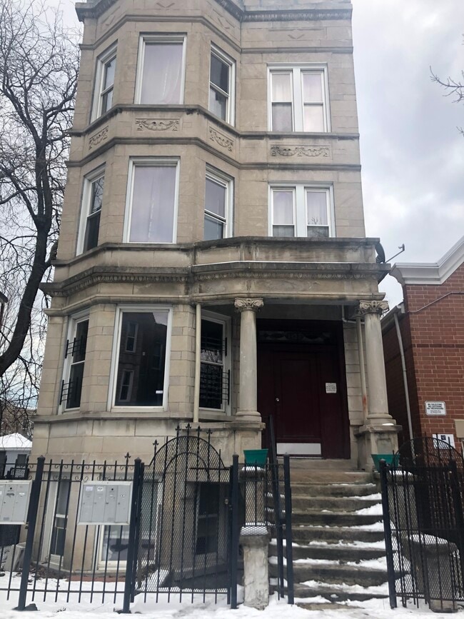 Building Photo - 1425 N Maplewood Ave Unit 1