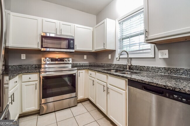 Room in House on Etheridge Dr NW