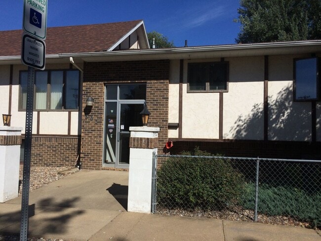 Building Photo - 305 Sims St Unit 3