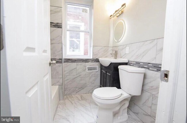 Photo - 3040 W Berks St