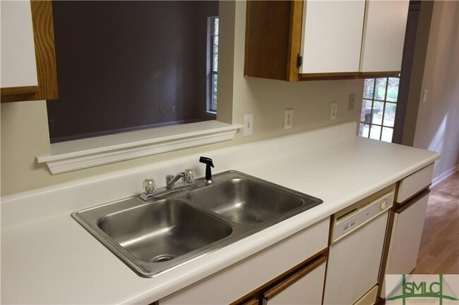 Photo - 3 bed 2 Bath Richmond Hill