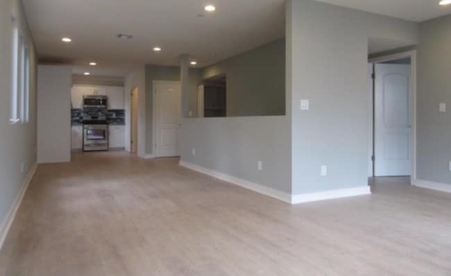 625 N Mariposa Ave