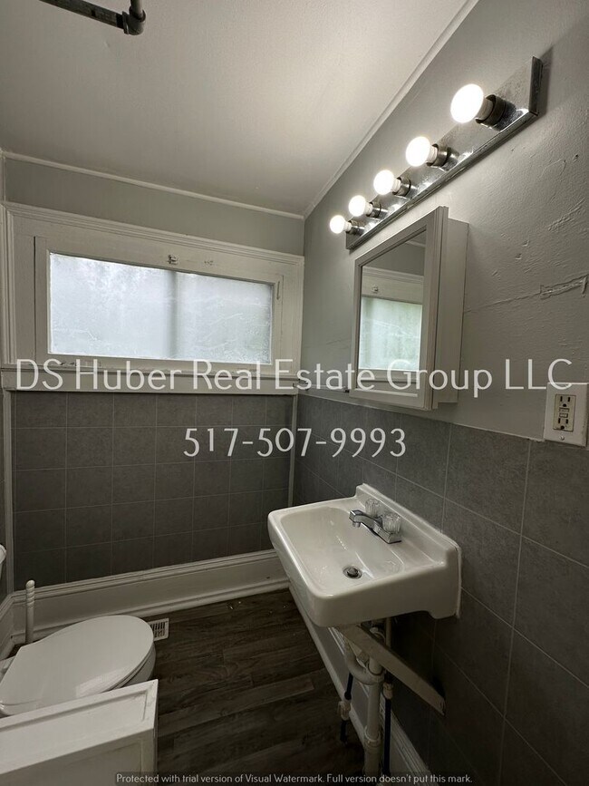 Photo - Shiawassee 521 W Building Unit Shiawassee 521 B