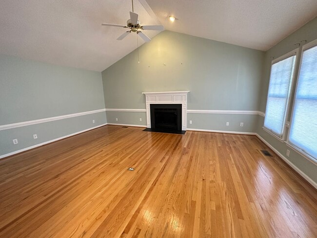 1611 Majesty Dr
