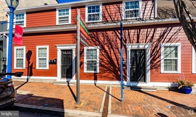 Building Photo - 191 Bridge St Unit 3 Rental
