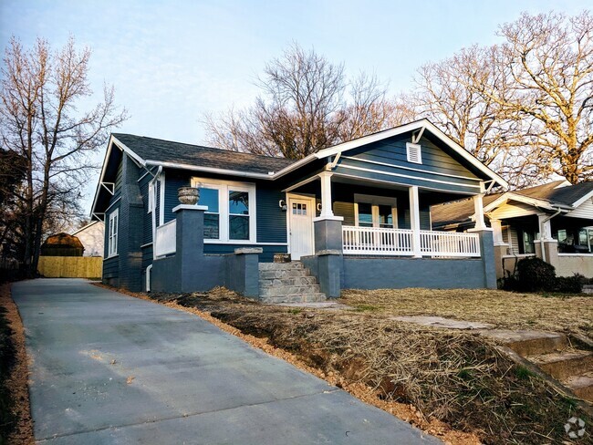 Building Photo - Main St (1707 E) Rental