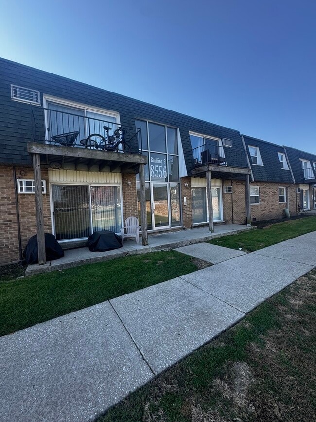 Building Photo - 8556 102nd Terrace Unit 5-315