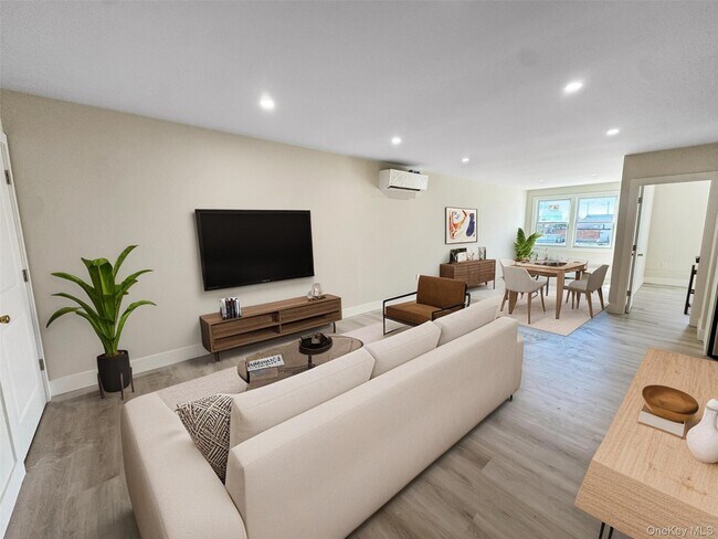 Photo - 110 Jericho Tpke