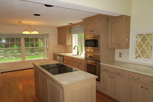 395 Boston Post Rd