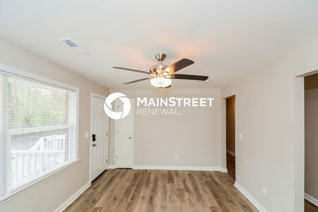 Photo - 3 Bedroom Pet-Friendly Home in Durham, NC with Main Street Renewal